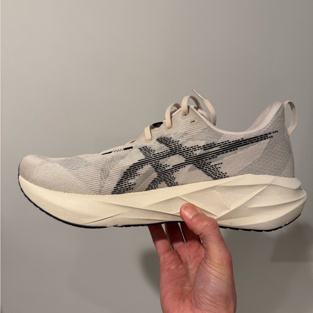 ASICS Men's Novablast 5